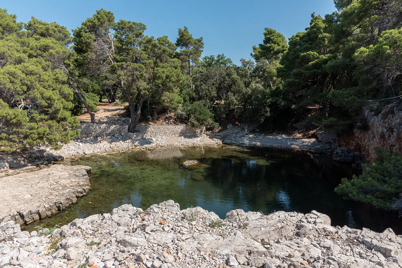 SUBMERGED OR PARTIALLY SUBMERGED SEA CAVES