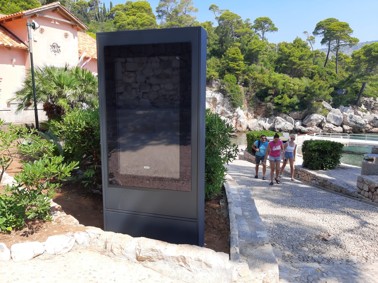 INFORMATIVNO – PREZENTACIJKI DISPLAY  (INFO PANELI)